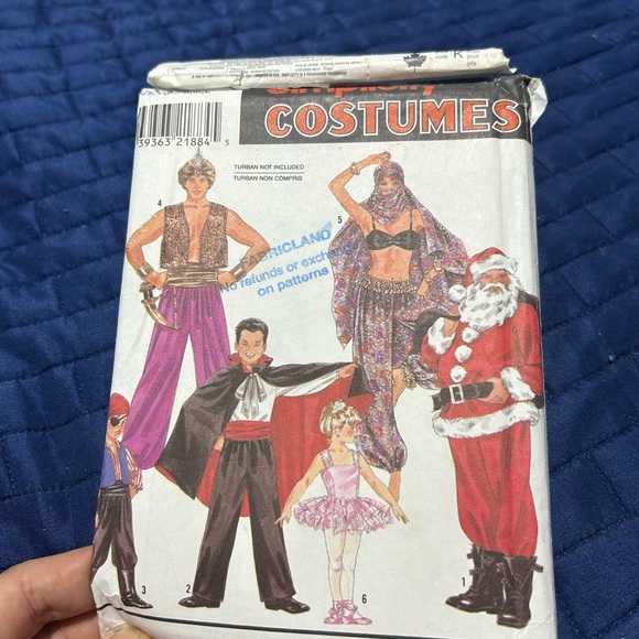 Simplicity kids costumes -8289 S,m,l- vampire- Santa- dancer and more- uncut - Picture 6 of 6